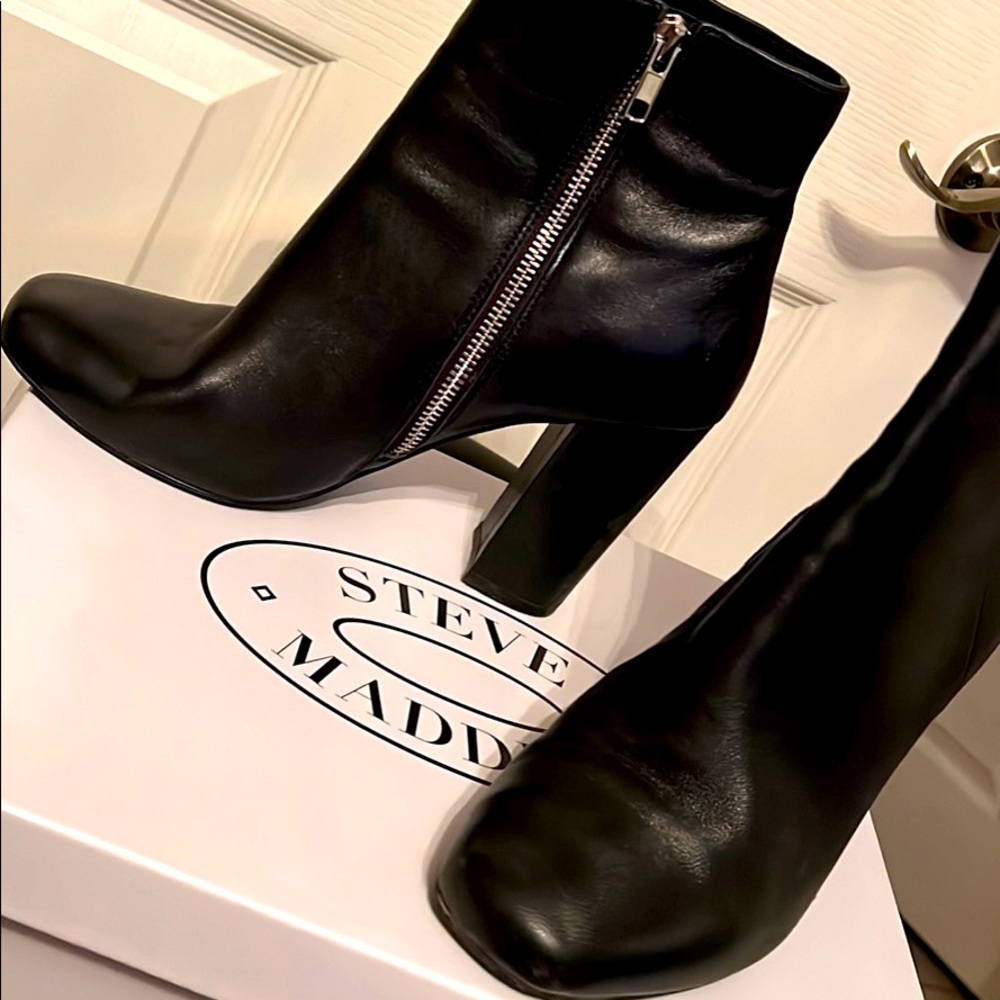 Black Steve Madden booties 8.5